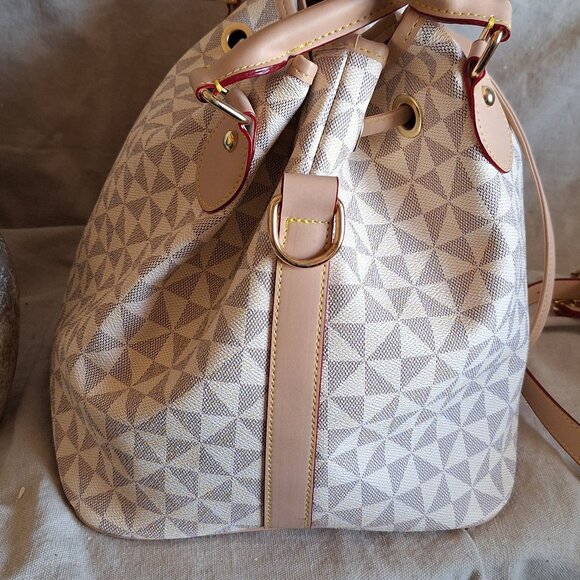 Purse - Picture 5 of 10